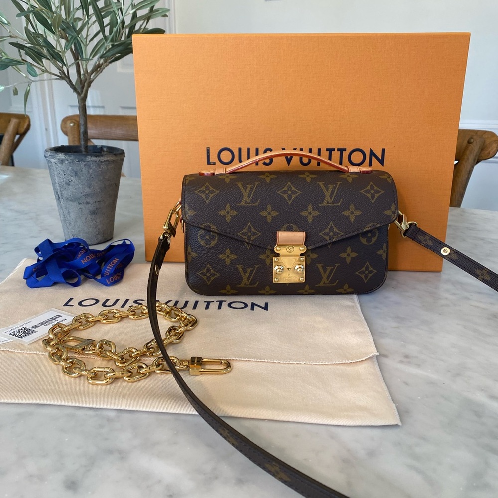 LOUIS VUITTON Pouchette Métis East West